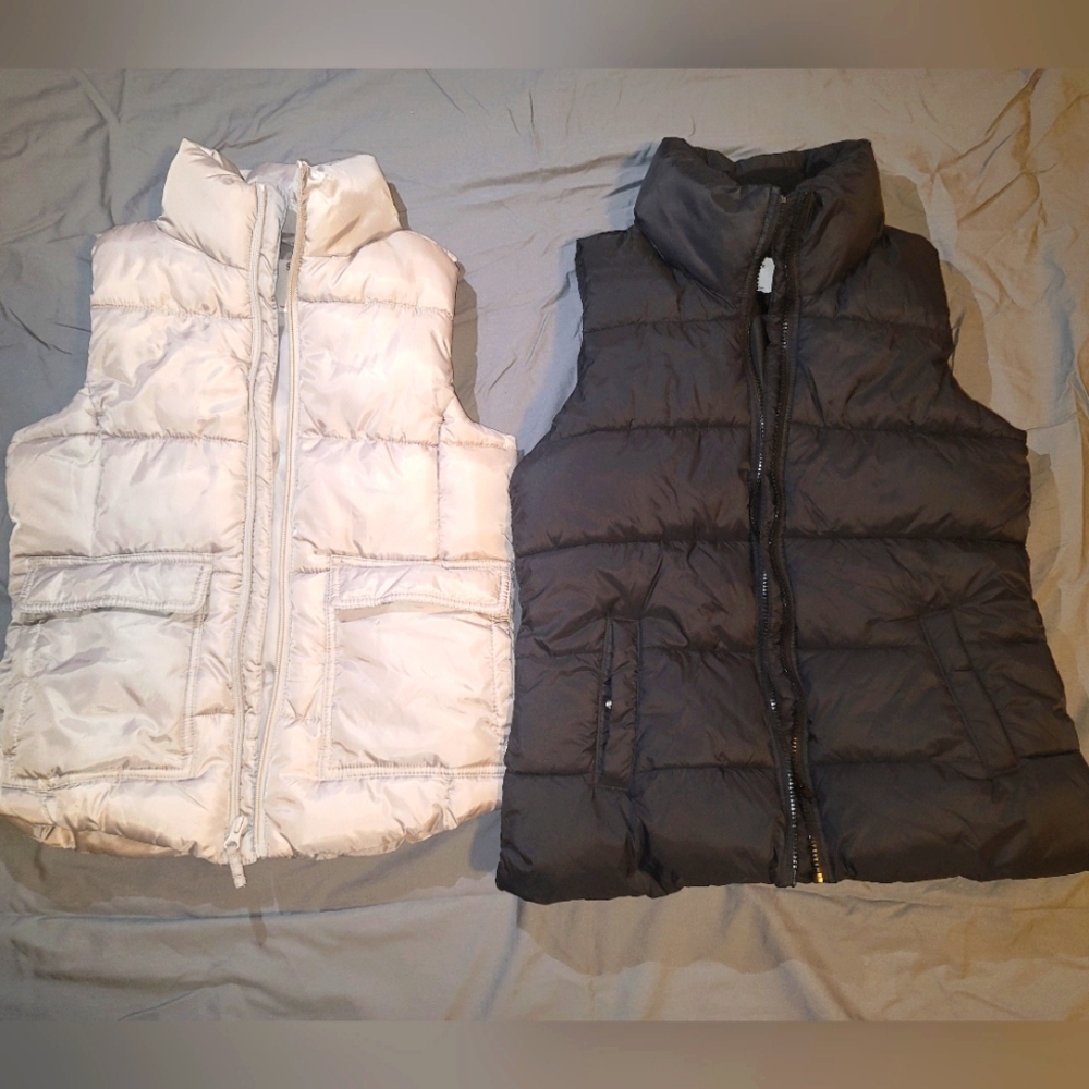 2 Women's xs Vests